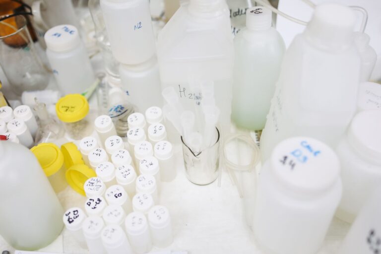 Plastikowe pojemniki laboratoryjne do badań naukowych